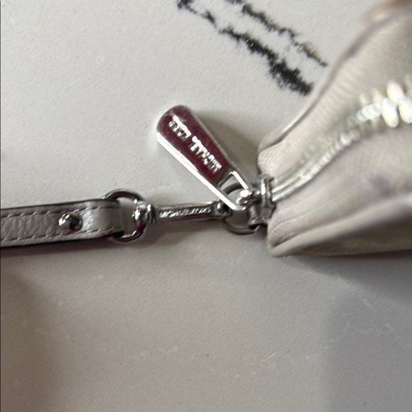 Michael Kors Jet Set Travel Continental Light Grey Logo Wristlet - Picture 12 of 12